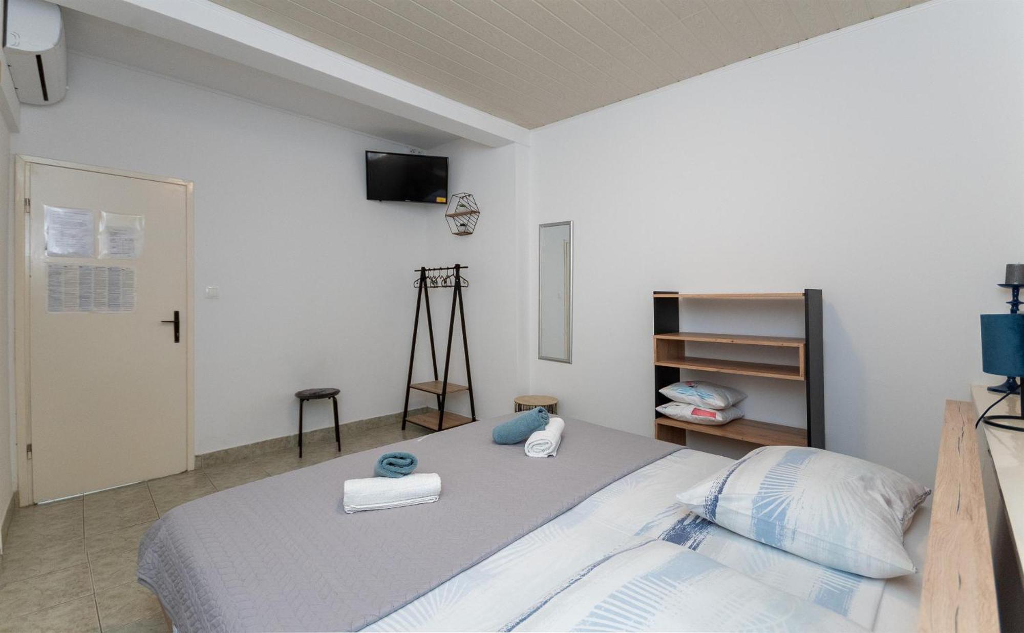Apartments Ivan - With Parking Omiš Exterior foto