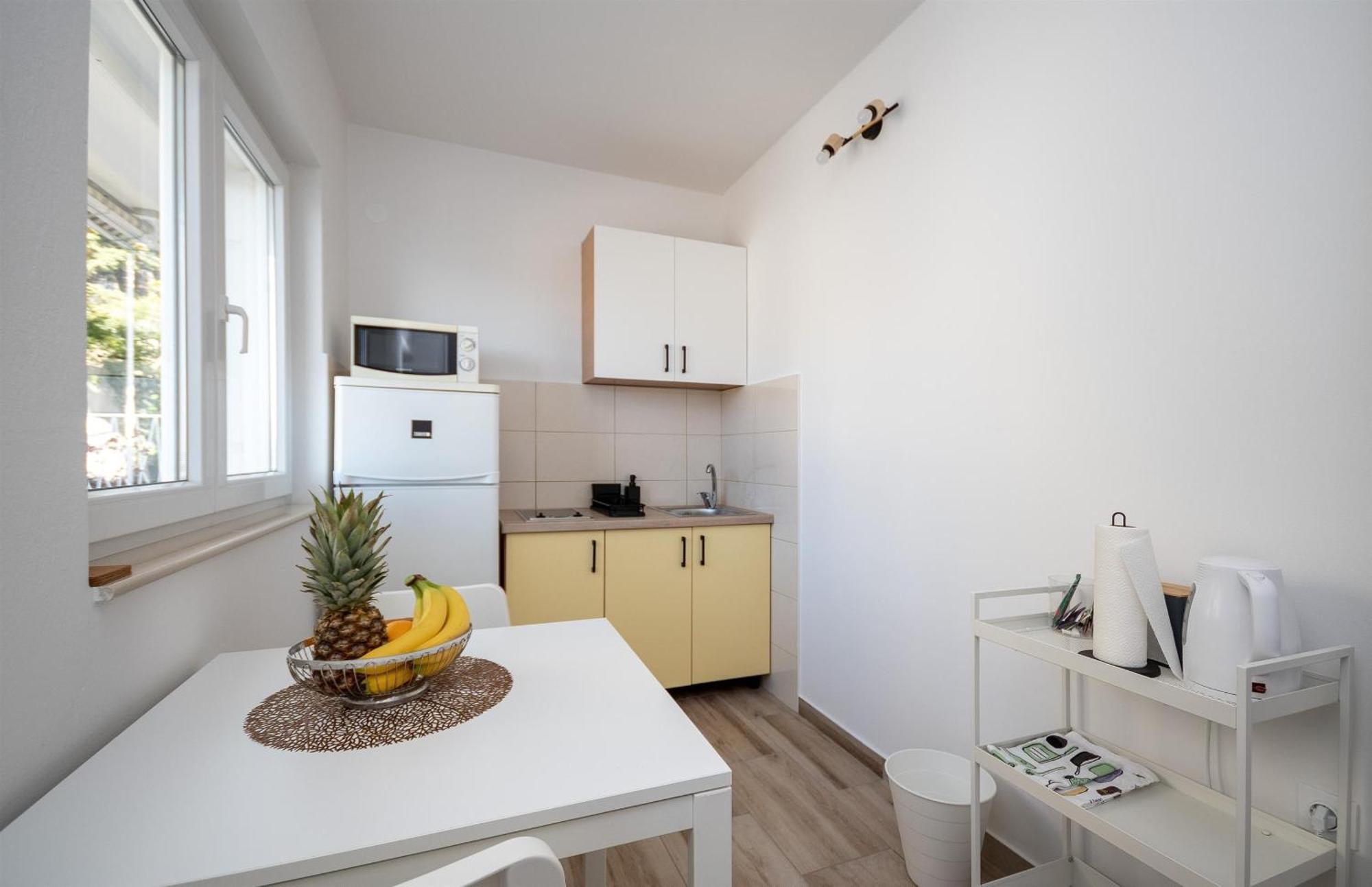 Apartments Ivan - With Parking Omiš Exterior foto