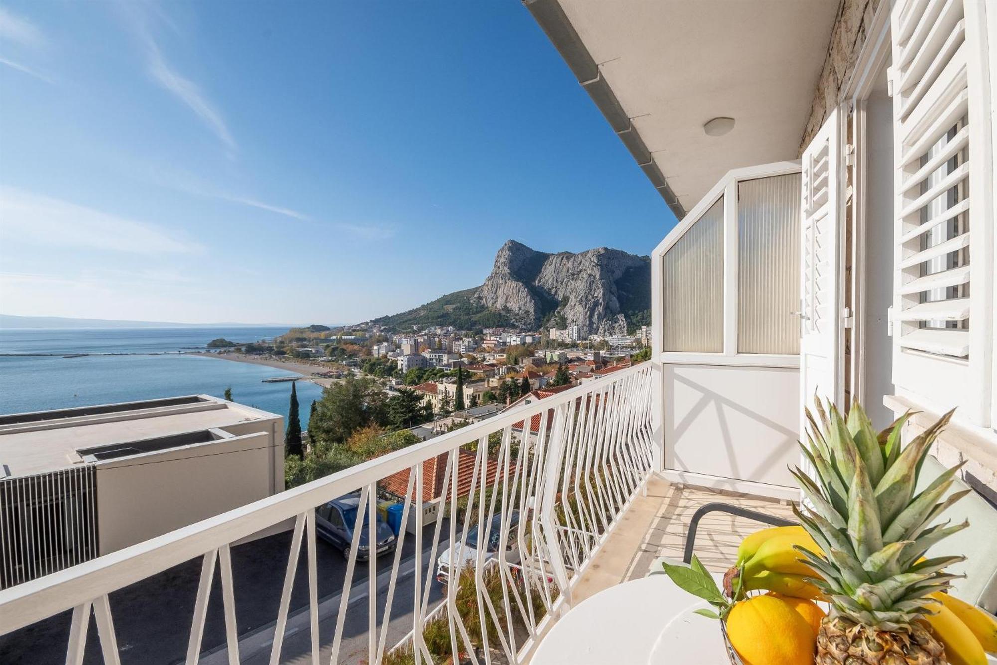 Apartments Ivan - With Parking Omiš Exterior foto