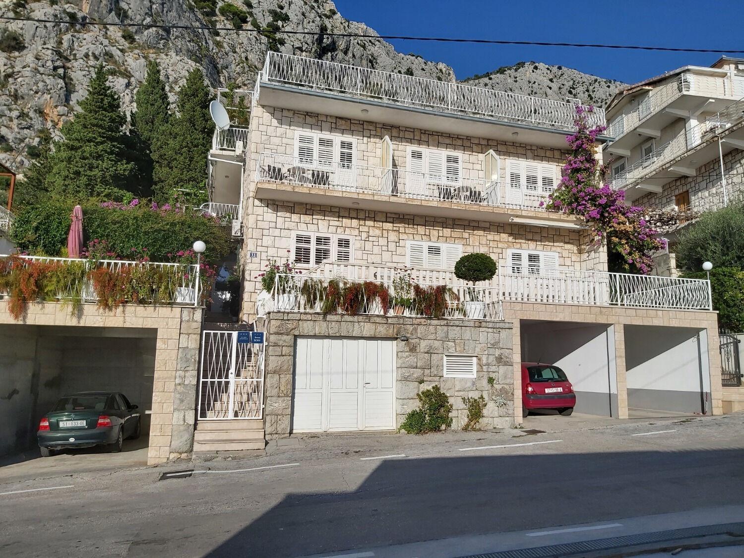 Apartments Ivan - With Parking Omiš Exterior foto